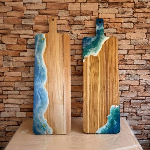 Planche apéro en bois et résine époxy – Fabrication artisanale – Décoration océan