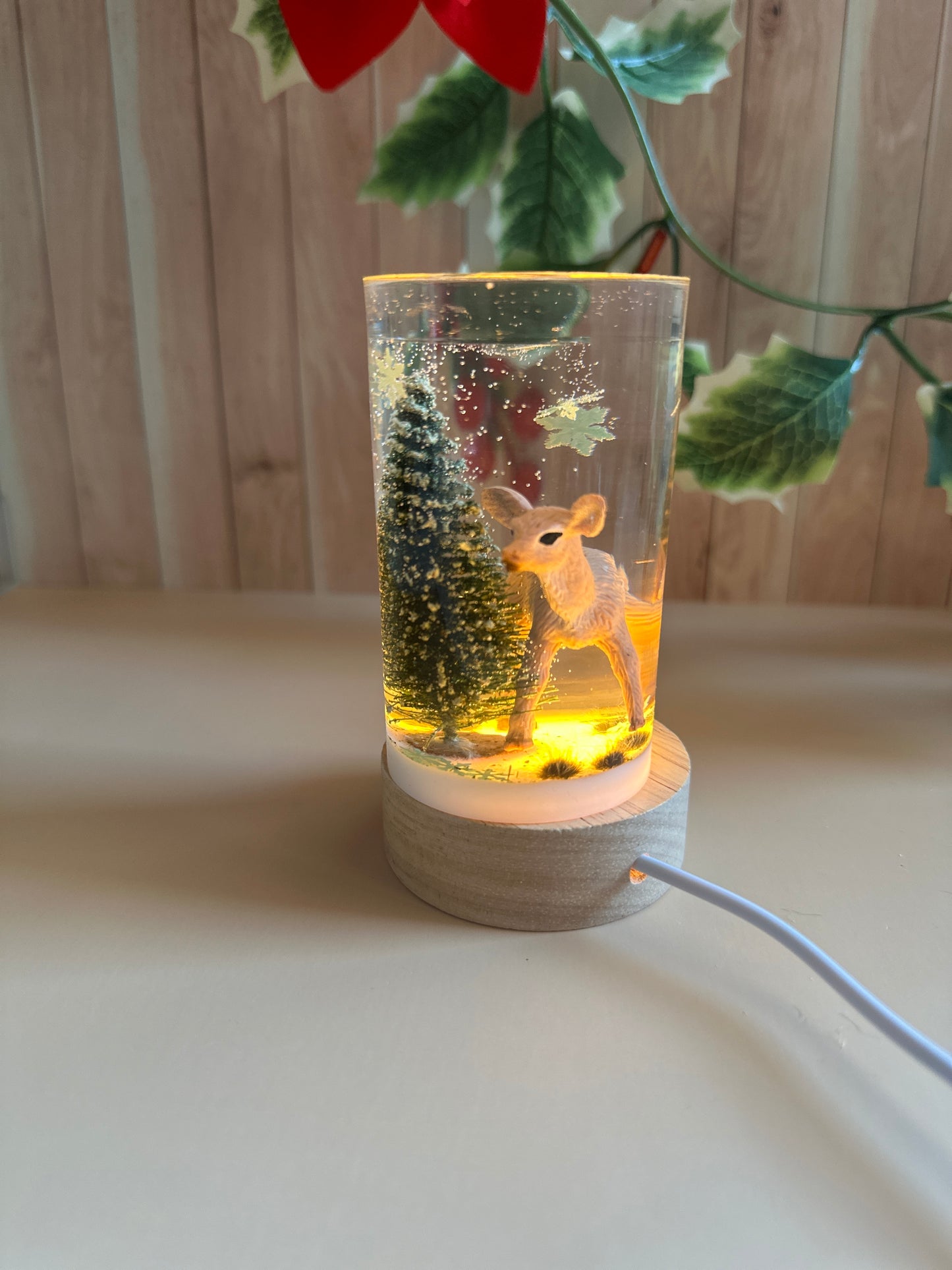 Veilleuse féerique - forêt enneigée