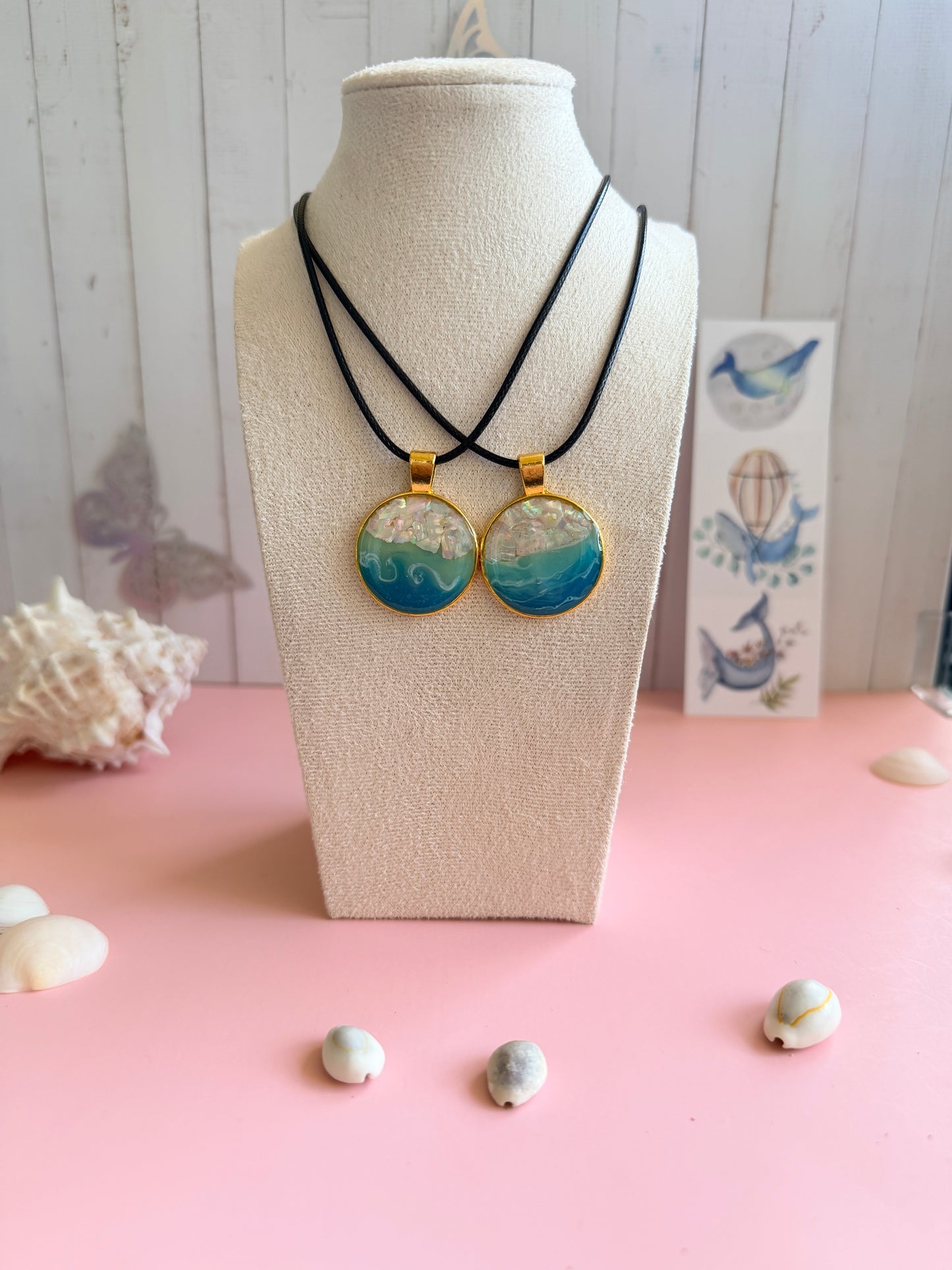 Collier Effet Océan – Création Artisanale en Résine Époxy 🌊