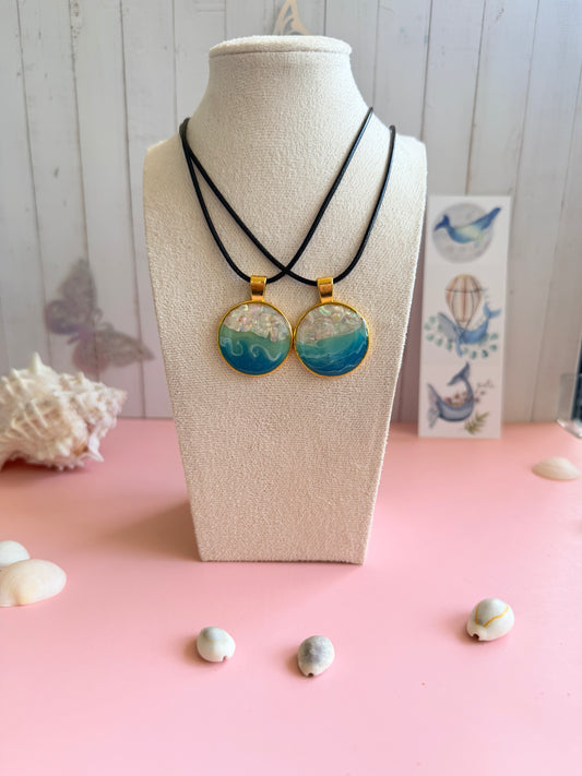 Collier Effet Océan – Création Artisanale en Résine Époxy 🌊
