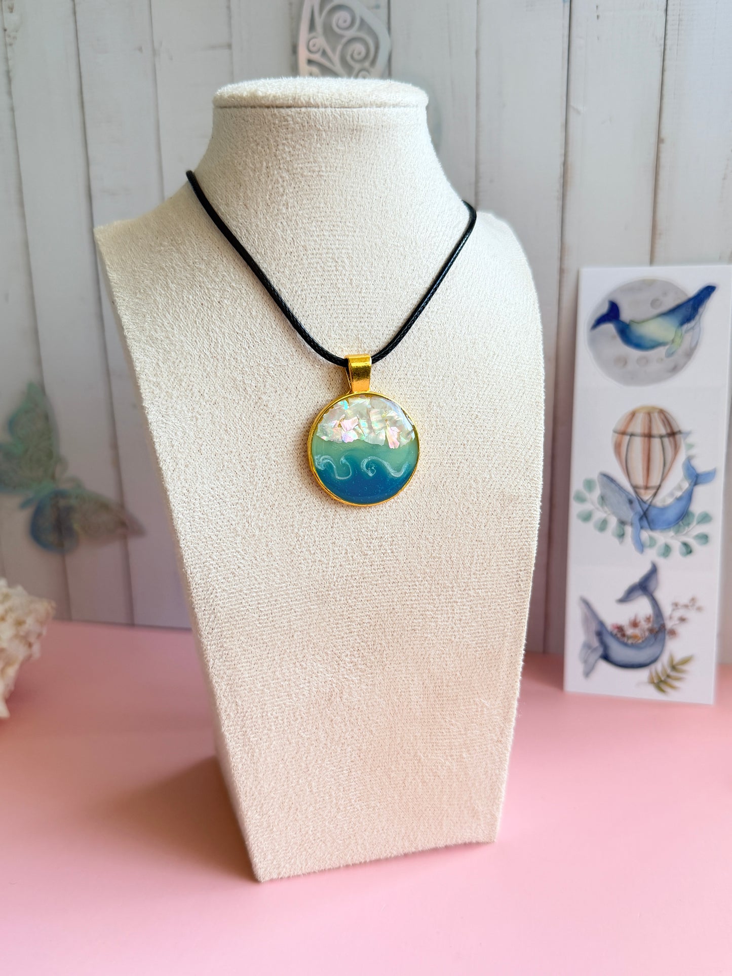 Collier Effet Océan – Création Artisanale en Résine Époxy 🌊