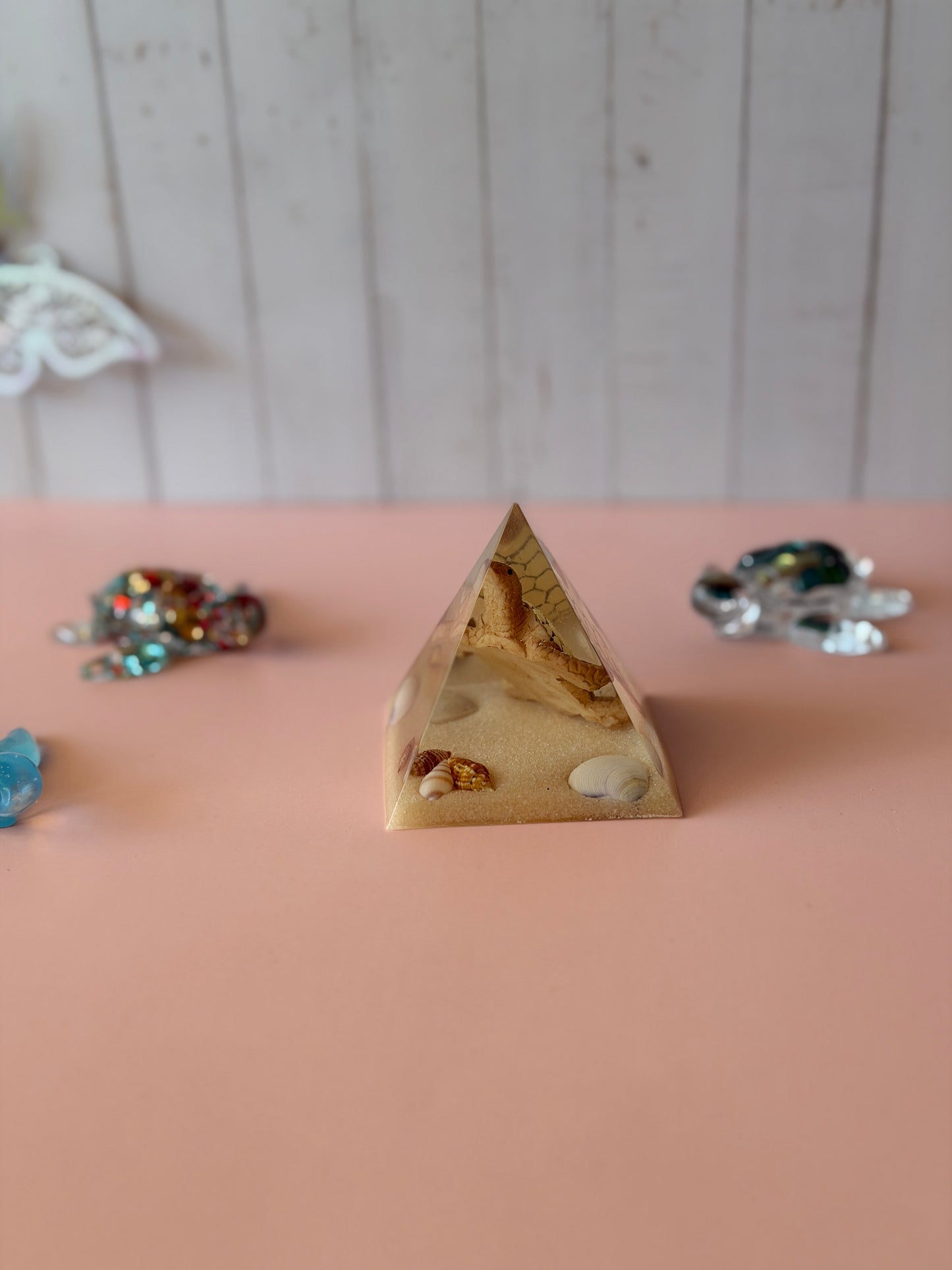Pyramide Tortue en Résine Époxy | Décoration Artisanale avec ou sans  LED
