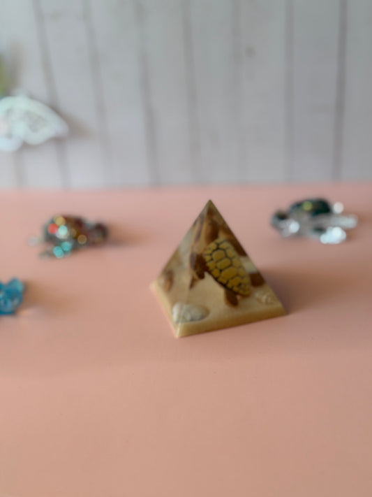 Pyramide Tortue en Résine Époxy | Décoration Artisanale avec ou sans  LED