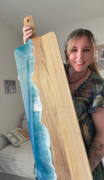 Planche apéro en bois et résine époxy – Fabrication artisanale – Décoration océan