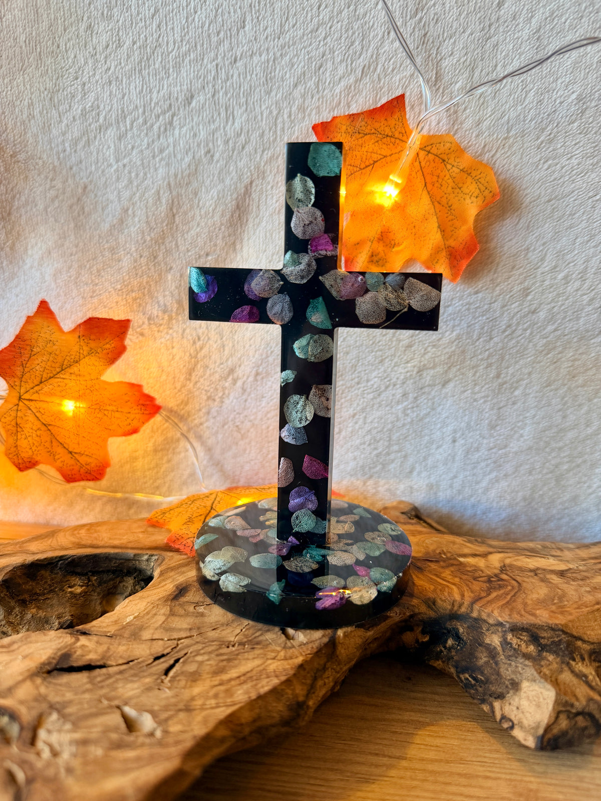 Croix décorative en résine époxy – Fleurs séchées