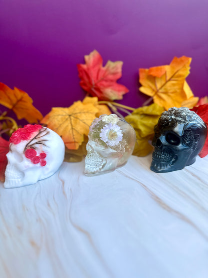 Crânes décoratifs en résine