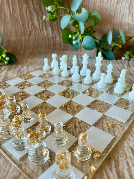 ♟️ Échiquier en résine – Blanc & Transparent, feuilles d’or